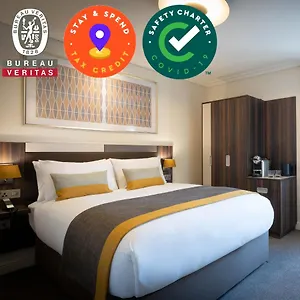 Hotel 7, Centre